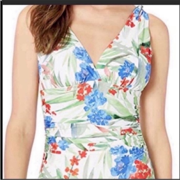 Athleta Over The Shoulder Surplice One Piece NWT
Size 8 - Picture 10 of 13